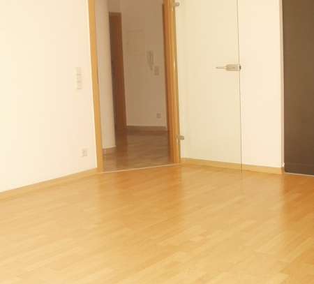 Neuw. 3 Raum Wohnung mit Lift, Balkon, Laminat !!!