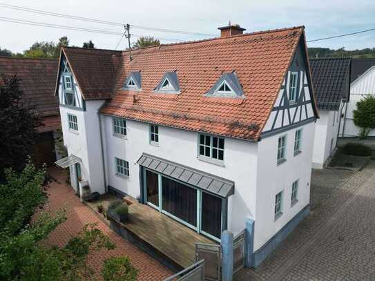 "Besondere Immobilie" in Idstein - Kröftel! (Wohnhaus + Scheune+ Atelier + Studio)