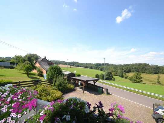 3-Zimmer-Wohnung in Vettelschoss: Loggia, Stellplatz und Panoramablick - Wohnen mit Erholungswert