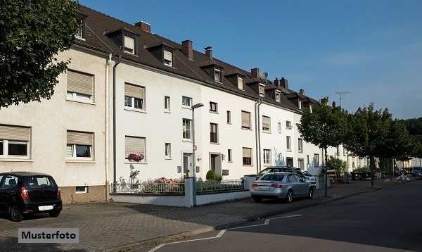 Mehrfamilienhaus nebst Garage