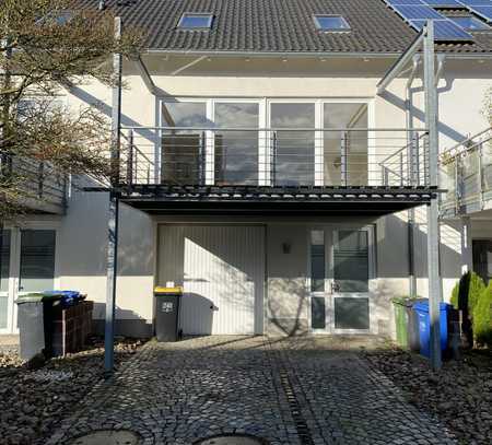Modernisiertes Reihenhaus mit fünf Zimmern und EBK in Göttingen