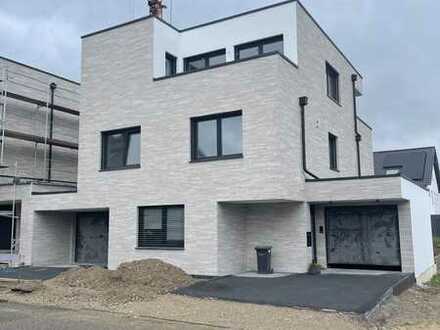 Erstbezug mit 3 Terrassen: Stilvolle 5-Raum-Wohnung mit gehobener Innenausstattung in Baesweiler