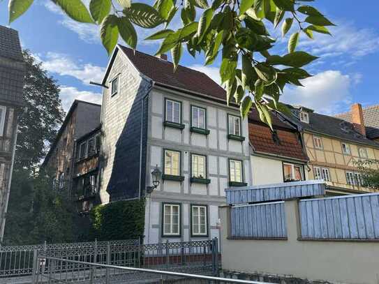 Bestlage direkt am Schlossberg! Saniertes Fachwerkhaus mit 2 Balkonen und Blick zur Stiftskirche!