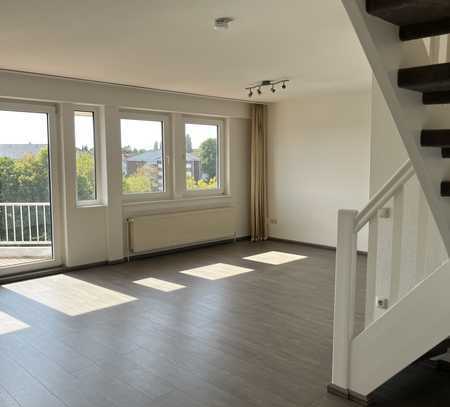 2-Zi. Maisonette-Wohnung mit Balkon/ renoviert / EBK / barrierefrei inkl. Stellplatz