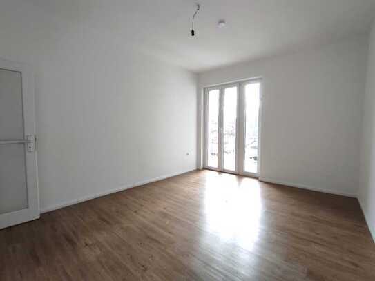 Besichtigung sichern unter 0172-3261193 - Charmante Altbauwohnung in Top-Lage mit Südbalkon