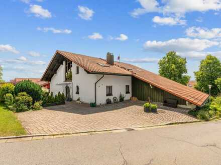 Freistehendes Einfamilienhaus - ein Hanghaus
mit ca. 430 m² Wohnfläche, einer Einliegerwohnung 
un