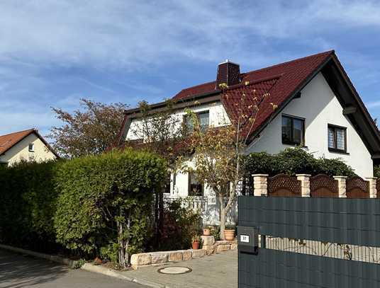 Freistehendes Einfamilienhaus in Vielau Wilhelmshöhe - Wohnfläche ca. 140 m² - Doppelgarage/Carport!