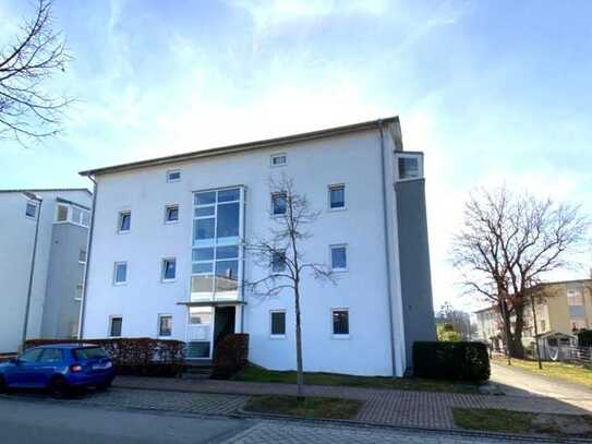 Ruhige, helle, moderne 3-Zi.-Wohnung mit großer Loggia und schöner Fernsicht!