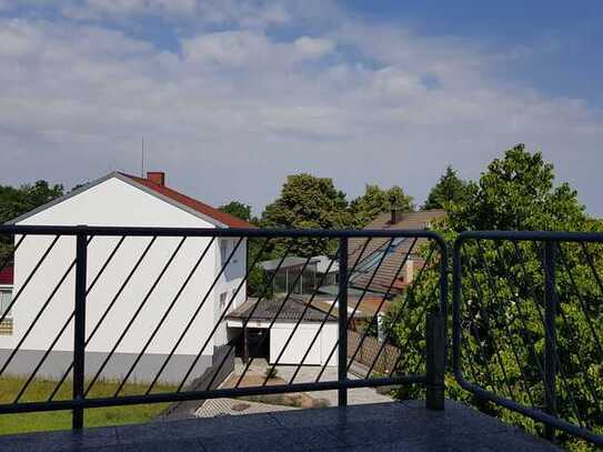 Helle 2 Zimmerwohnung mit Balkon und Aussicht