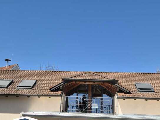 Hübsche Dachwohnung mit überdachtem Südbalkon und Bergblick