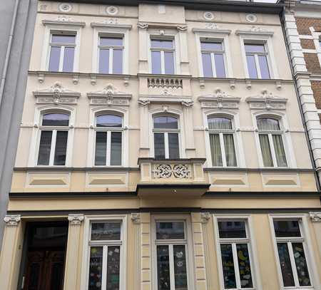 Helle und großzügig geschnittene 3-Zimmer-Wohnung mit Balkon in Krefeld