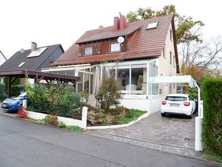 Doppelhaushälfte mit Terrasse, Einbauküche, Wintergarten sowie Carportstellpl. in Dettenhausen