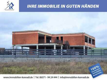 IK | Ramstein: Büro/Verwaltungsgebäude mit Ausstellungsbereich und Halle
