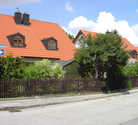 Helle, kleine und feine 3,5-4 Zimmer-Doppelhaushälfte im Landhausstil in ruhiger Lage