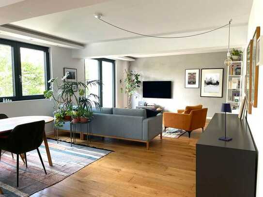 Exklusive, sanierte 4-Zimmer-Wohnung mit gehobener Innenausstattung mit Balkon und EBK in Düsseldorf