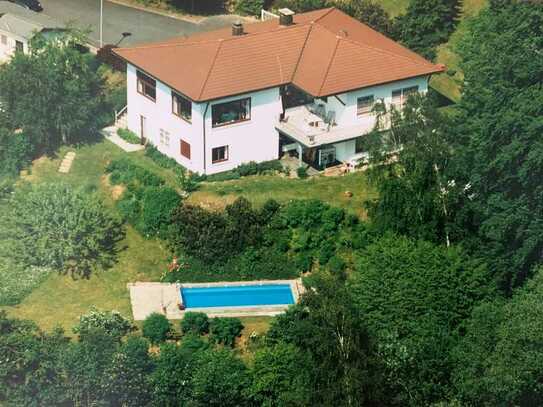 EINFAMILIENHAUS MIT ZWEI GRUNDSTÜCKEN IN TRAUMHAFTER LAGE MIT EINMALIGEM BLICK