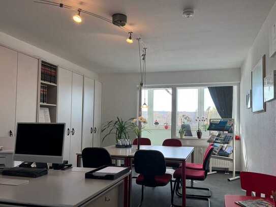 Büro im 1. OG Aufzug, Balkon zur individuellen Nutzung mit TG-Stellplatz