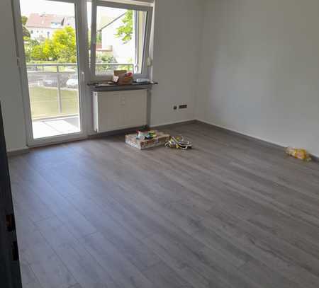 2 Zi Küche, TG- Wannenbad + Balkon - 1. OG in Kelsterbach Süd