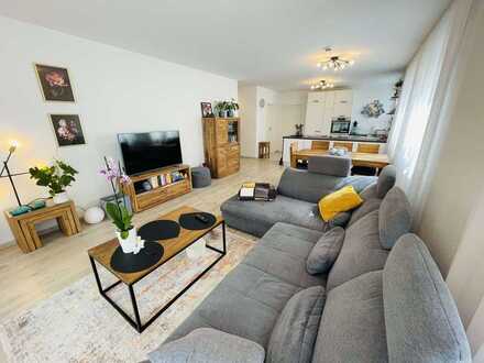 Feldrandlage, luxuriöse und neuwertige 4- Zimmer-Wohnung mit Aufzug und Tiefgarage