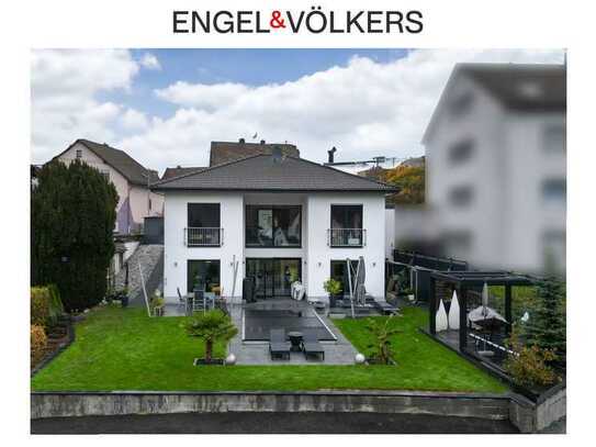 Engel & Völkers: Ihr Einfamilienhaus mit Pool- Modernes Wohnen mit traumhafter Aussicht!