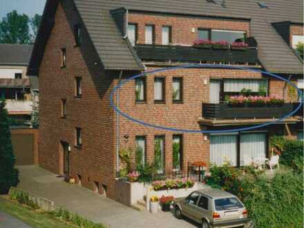 In Korschenbroich: Frisch renovierte Wohnung mit vier Zimmern und Balkon