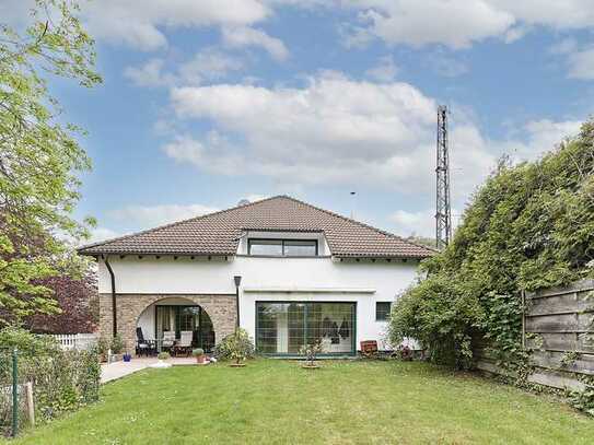 Großes Einfamilienhaus mit Garten am Fuße des Drachenfels