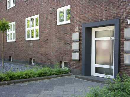 Modernisierte Hochparterre-Wohnung mit 2 Zimmern in MG