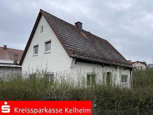 renovierungsbedürftiges Einfamilienhaus mit Garage und Schuppen in Siegenburg