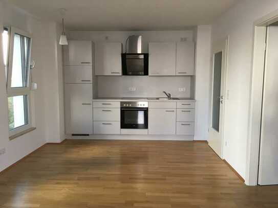 Exklusive, neuwertige 2-Raum-Hochparterre-Wohnung mit geh. Innenausstattung mit EBK in Regensburg