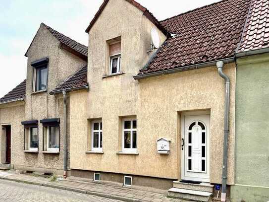 Gepflegtes kleines Haus mit überdachtem Hof