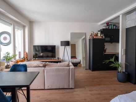 Traumhafte Whg. im Studio-Stil sowie Loggia und offener EBK in Bogenhausen (teilmöbliert)