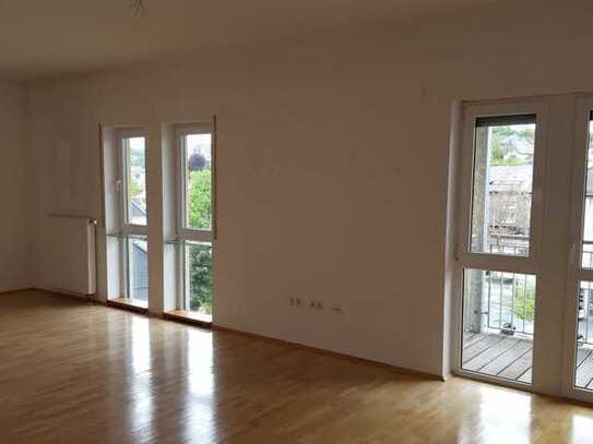 Ansprechende 2-Zimmer-Wohnung mit gehobener Innenausstattung mit Balkon und Einbauküche in Siegen