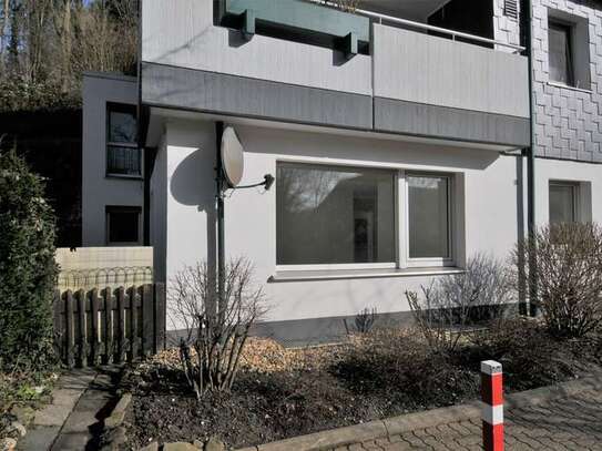 Vollständig renovierte 3-Raum-Wohnung mit Terrasse in Velbert