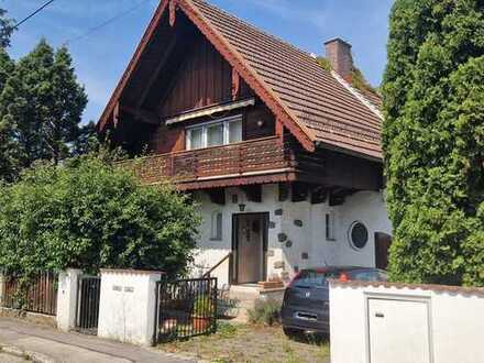 Sonniges Baugrundstück mit Altbestand in zentraler, aber ruhiger Wohnlage