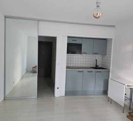 Augsburg Innenstadt 630 € - 33 m² - 1.0 Zi., renoviert mit Dachterrasse