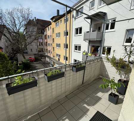Vollmöblierte, helle 3-Zimmer- Wohnung mit Balkon
