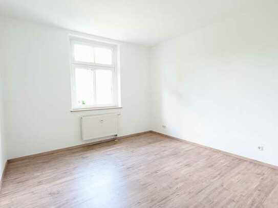 Gepflegte 2-Zimmer-Whg mit Laminat und Balkon - frei ab 01.07.!