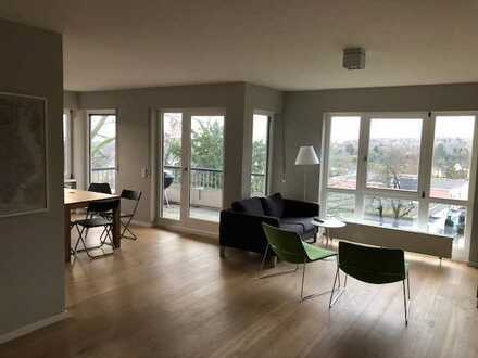 Helle, neuwertige 3-Zimmer-Wohnung mit Balkon und EBK in Kronberg