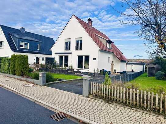 Zweifamilienhaus in ruhiger Wohnstraße - Ihre Chance auf ein großes Grundstück in Menden Halingen.