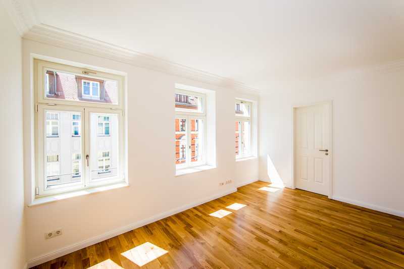 **Exklusive 2-Zi.-Whg. mit Balkon, Terrasse und Gartenanteil, Parkett, Fußbodenheizung, EBK**