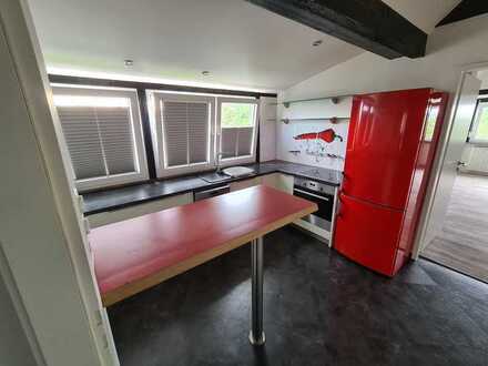 Schöne, gepflegte 2-Zimmer-Dachgeschosswohnung mit EBK in zentraler Lage von Hachenburg