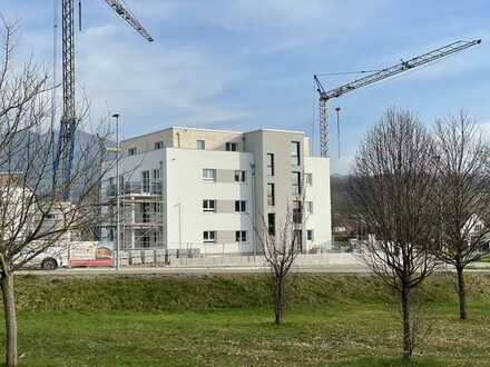 Erstbezug: exklusive 4-Zimmer-Dachgeschosswohnung mit großer Terrasse und Rundblick bis zum Blauen