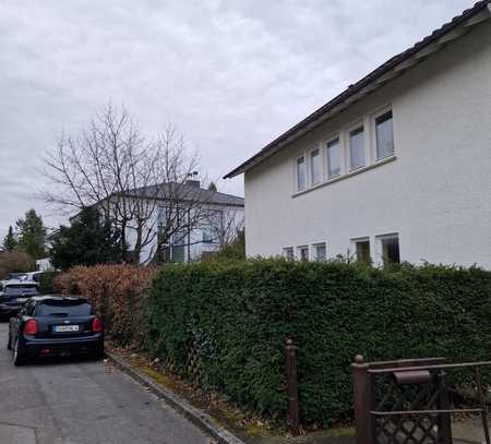 Geräumiges, günstiges 8-Zimmer-Einfamilienhaus mit EBK in Reutlingen (Georgenberg) Reutlingen