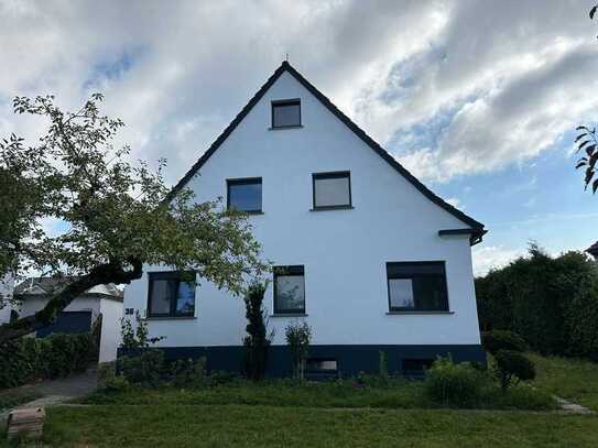 Erstbezug nach Sanierung mit Balkon: attraktive 3-Zimmer-Wohnung in Schlangen