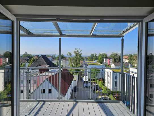 ... Neuwertige 3-Zi.-Whg mit Südbalkon und Bergblick in zentraler Lage ...