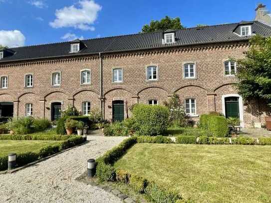 Wohnen im Schlosspark – luxuriöse Maisonette-Wohnung mit Hauscharakter und Terrasse