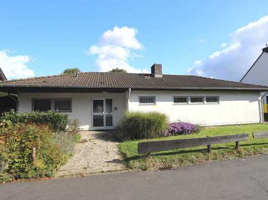 + Neuss-Vogelsang + Einfamilienhaus + Feldlage + ca. 1.088 m² Grundstück + Garage + Schwimmbad +