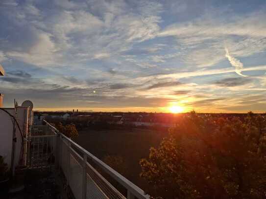 *108 m² Nutzfläche*- Traumhafte Dachterrassen-Maisonette-Wohnung mit Blick ins Grüne