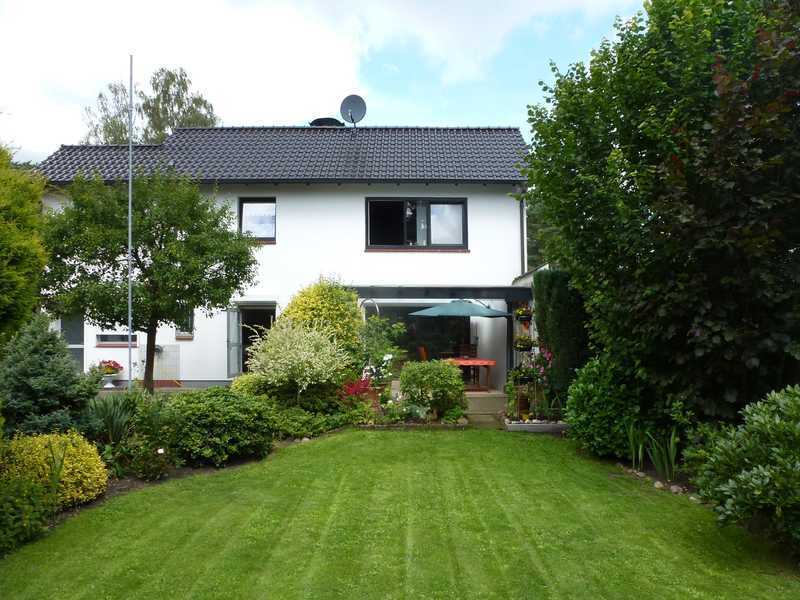 Vermietetes Zweifamilienhaus mit großzügigem Grundstück in Hamburg-Neugraben