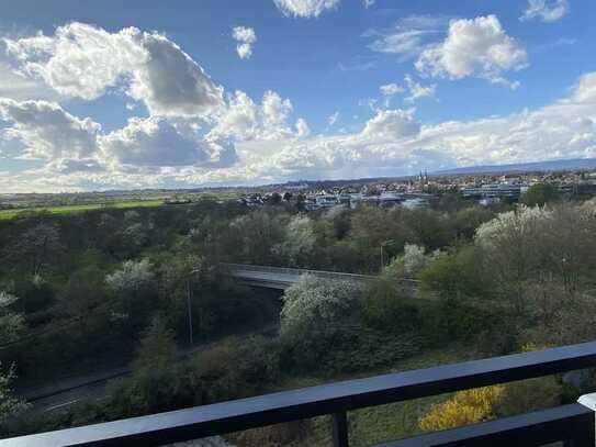 Schöne 2ZKBB-Wohnung mit Fernblick inkl. TG-Stellplatz